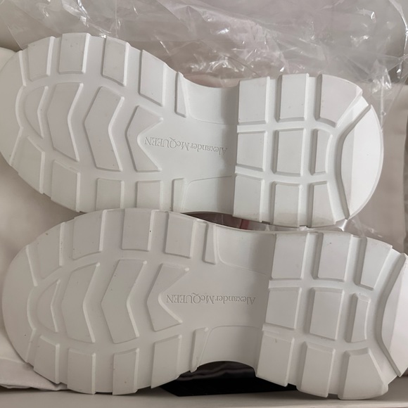 Alexander McQueen Tread Slick Lace up - Brand New - Picture 3 of 3